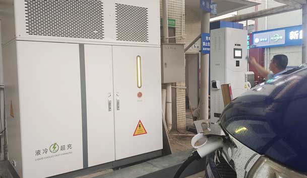 【重卡电动先锋】四季体育官网_四季体育_网站首页登录注册300-400kW重卡充电桩：亮点与应用典范(图2)